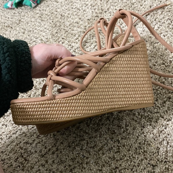 NWOT Antonio Melani wrap around the ankle, nude strappy wedges - size 8.5 - Picture 4 of 7